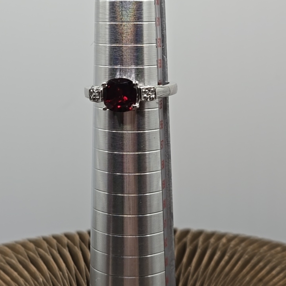 Elegant Silver Ring with Red Gemstone